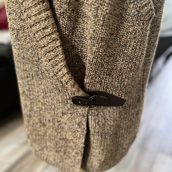 Vest - Picture 3 of 4